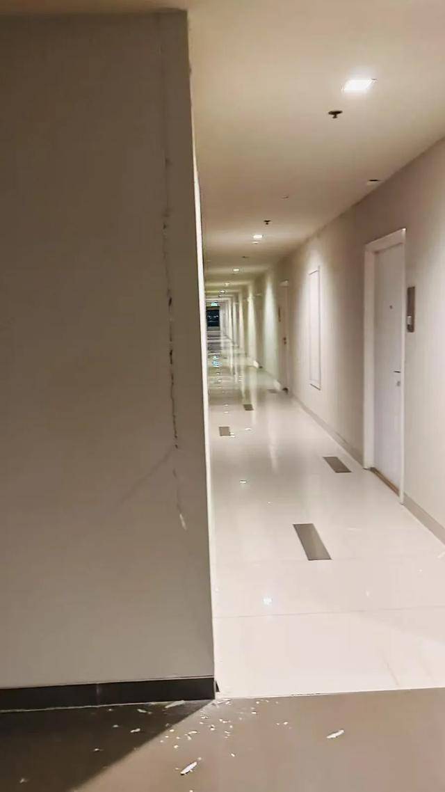 皇冠信用網注册开户
_“相当于约一千颗原子弹”皇冠信用網注册开户
！强震后的缅甸曼德勒40℃高温