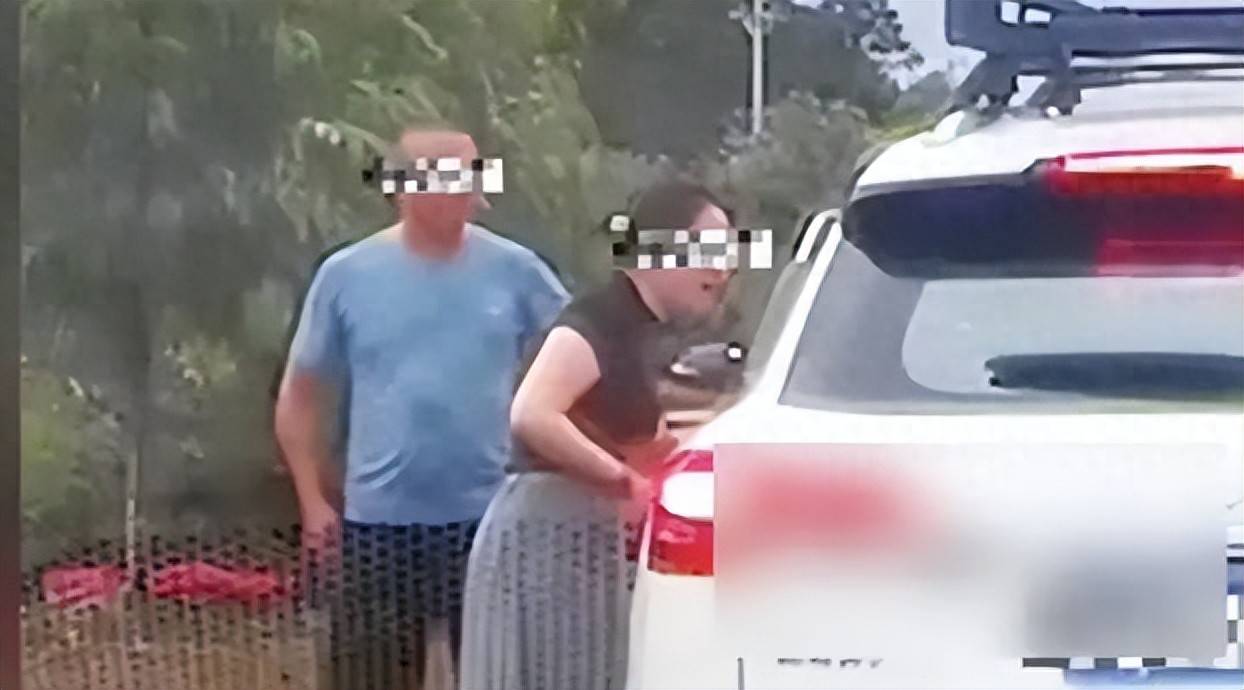 如何注册皇冠足球代理_“奔驰亮证姐”身份已查明如何注册皇冠足球代理！当事人发声：相关负责人称她证件是假的