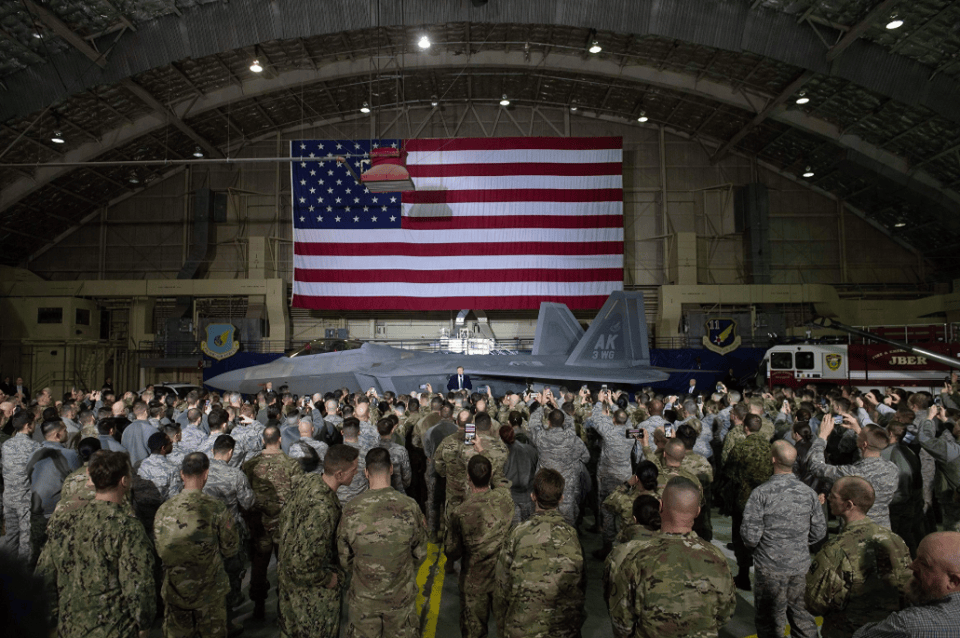 皇冠信用網_特朗普约普京入军营皇冠信用網，“空军一号”直飞阿拉斯加