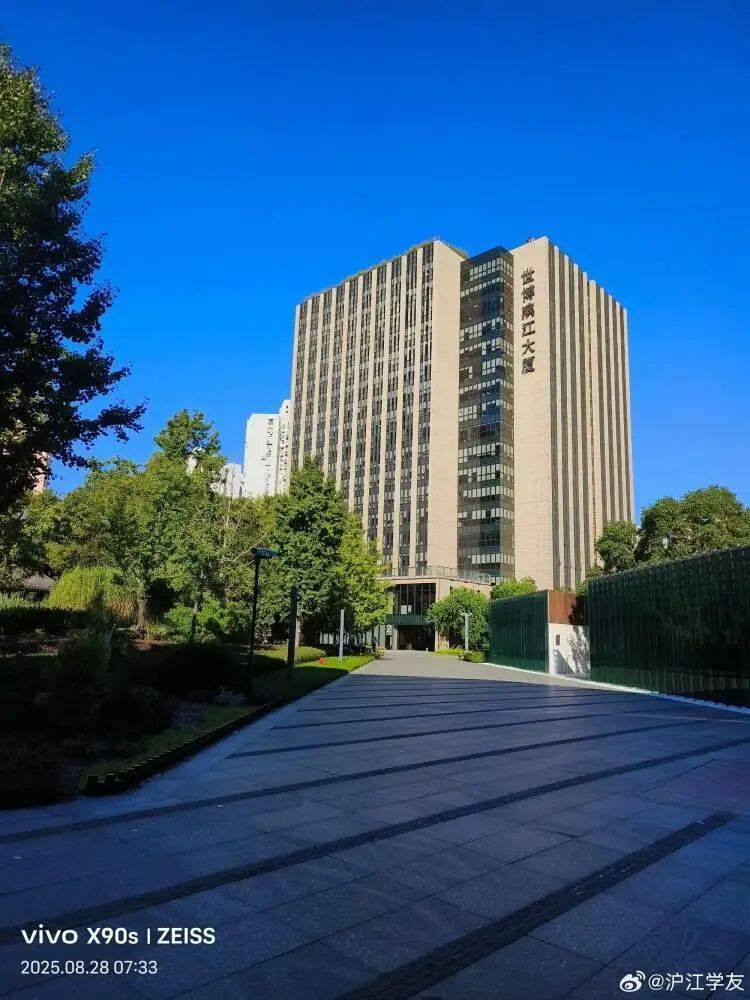 霍恩vs林茨_上海热得白云都没了！不过上海人苦等的降温要来了霍恩vs林茨，“秋老虎”也要来了……