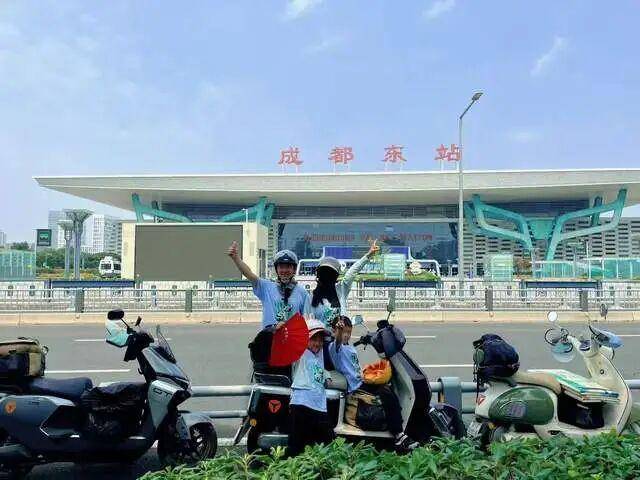 金浦vs全罗南道天龙_骑电瓶车带两娃跨越2000公里！安徽一家四口17天抵达成都金浦vs全罗南道天龙，本人回应：用喜爱的方式带孩子看世界