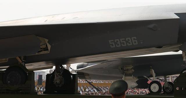 新宿创造vs冲绳_一个座舱的差距：中国无人机已可独立空战新宿创造vs冲绳，美国把无人机改战斗机