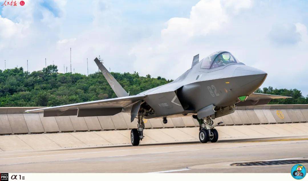 世界杯2026欧洲外围赛_中国歼-35最新画面世界杯2026欧洲外围赛！6枚中距弹、隐藏登机梯首次曝光！