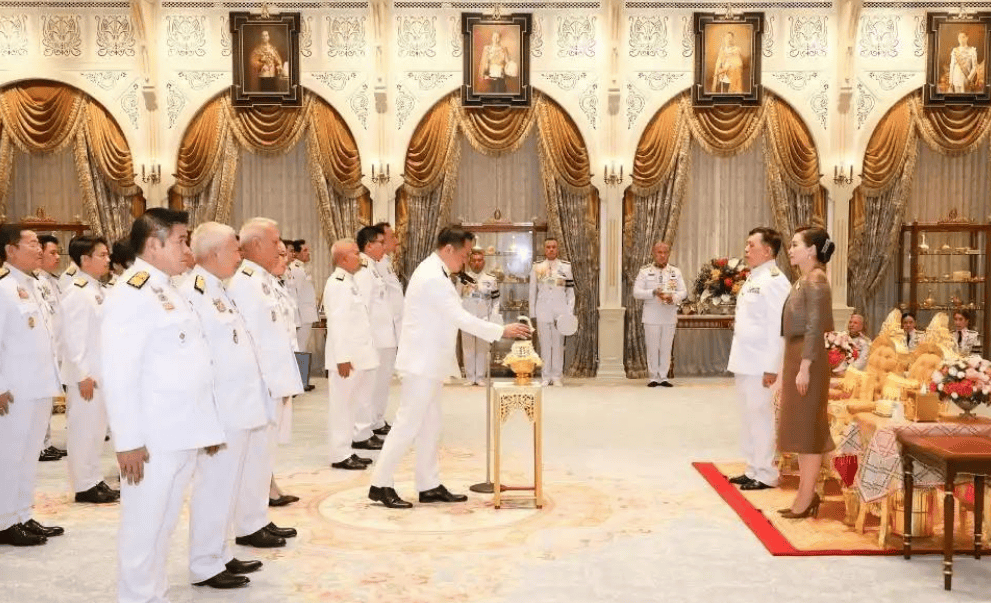 夏利法斯 vs伊斯特雷格_泰国新总理刚上台夏利法斯 vs伊斯特雷格，毫不避讳亲华立场，用中文高呼“中国万岁”