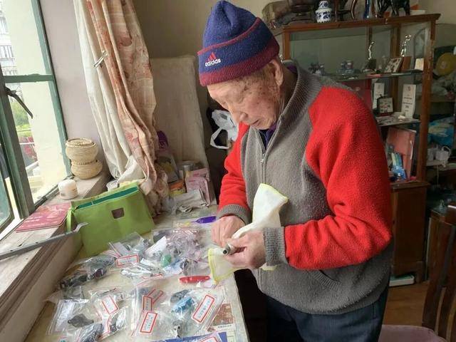 皇冠d盘_上海足坛泰斗逝世！为国家培养大批人才皇冠d盘，被誉为中国第一金哨！遗体已无偿捐献