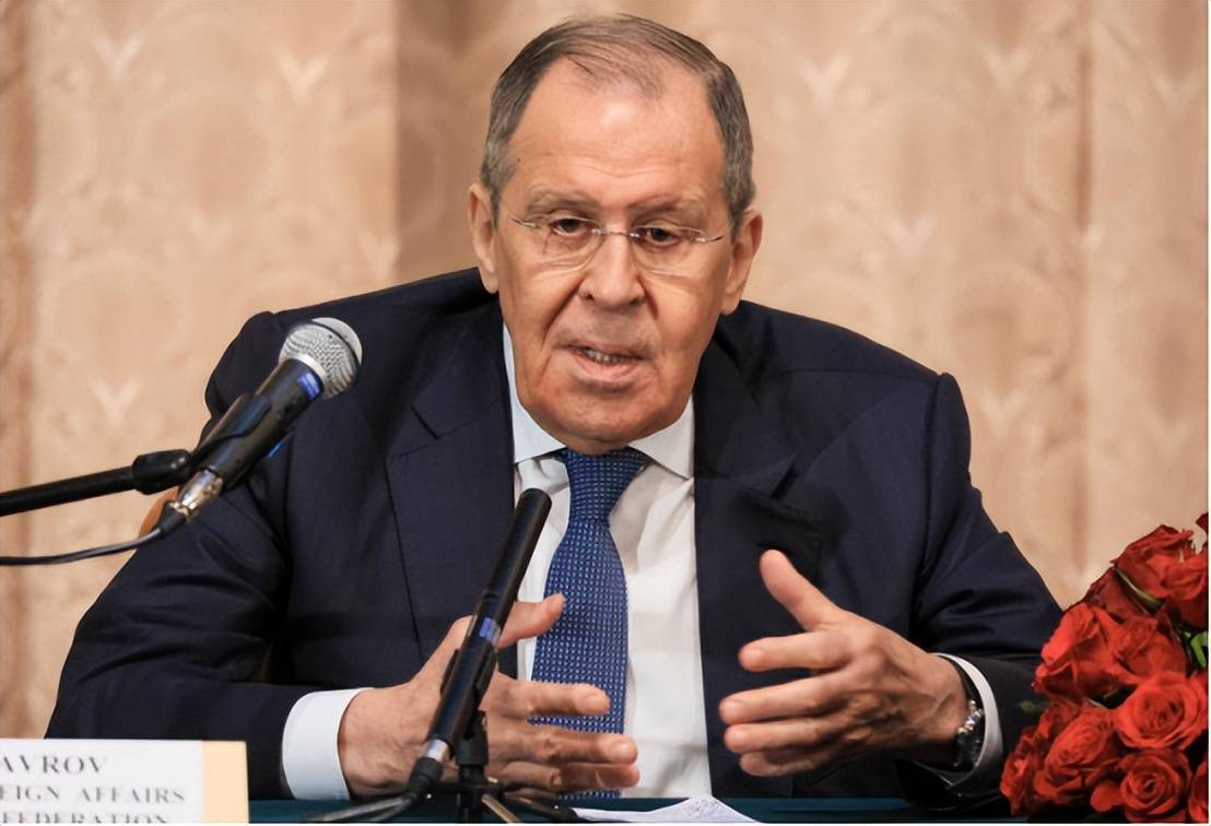 皇冠mos022_特朗普飞往欧洲“夺岛”皇冠mos022，突然掉头返航，专机出现大问题，换乘飞机前往瑞士达沃斯！